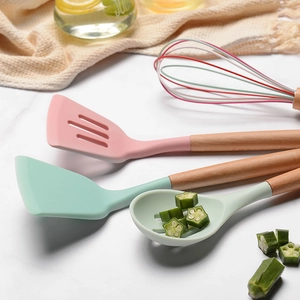 Kitchenware 11-piece set with silicone heads and wooden handles in pastel colors