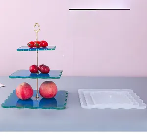 Plateau à fruits en résine à trois niveaux avec moules en silicone et poignées dorées