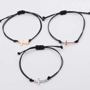 Bracelet tressé avec croix en acier inoxydable or, or rose et argent sur cordon noir