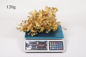 Detailed weight display of 120g for golden Christmas berry and leaf garland decoration
