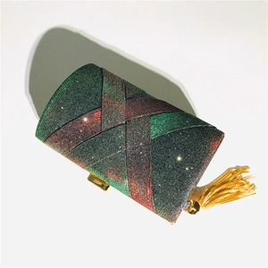 Elegante borsa da sera in raso sfumato con nappe dorate e chiusura metallica fissa