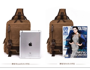 Borsa a tracolla in tela marrone confronto taglia con iPad e rivista A4 per viaggio