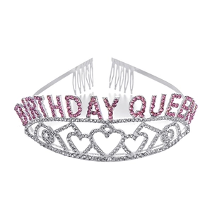 Dettaglio corona Birthday Queen in argento con strass rosa a cuore e pettini laterali