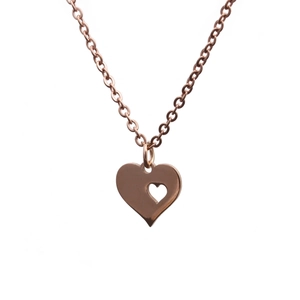 Collana in acciaio inossidabile oro rosa con ciondolo a doppio cuore su sfondo bianco