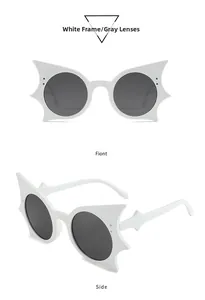 Detail der weißen Fledermaus-Sonnenbrille mit dunkelgrauen runden Gläsern