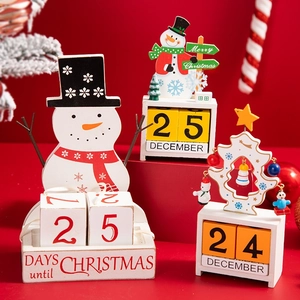 Calendario dell'Avvento fai-da-te in legno con decorazioni da tavolo renna e pupazzo