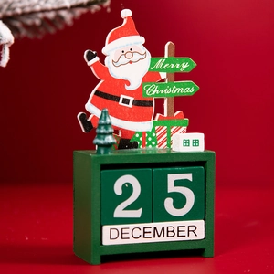 Calendario dell'Avvento di Natale in legno con Babbo Natale e albero su sfondo rosso
