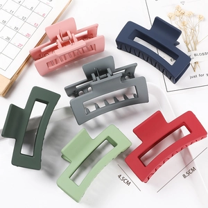 Matte rectangular hair claw clips set, stylish non-slip hair catch clamps for women.
