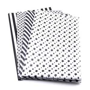 Liasse de papier de soie avec motifs étoiles, pois et rayures pour emballage cadeau