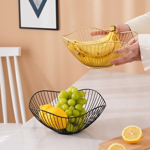 Nordischer Obstkorb aus Eisen in Schwarz und Gold für die Aufbewahrung von Snacks