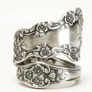 Vintage floral engraved wide ring with antique silver finish and rose pattern