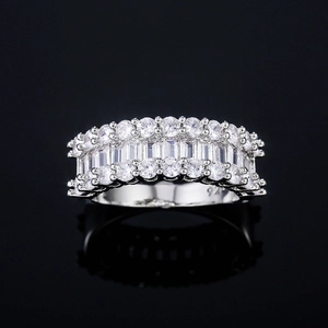 Bague de luxe en argent 925 avec zircons cubiques carrés et ronds sertis en pavé