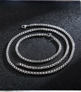 Detail of 3.5mm stainless steel box chain necklace with lobster clasp in silver finish