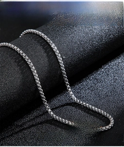 Close-up of 316L stainless steel Venetian box chain with high polish finish for men