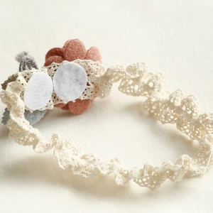 Baby elastic lace headband with warm felt flowers for autumn and winter seasons