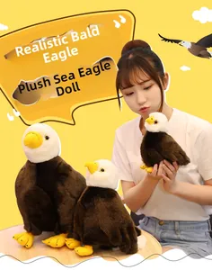 Tre dimensioni di peluche realistici di aquila calva con teste bianche e becchi gialli