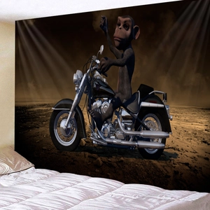 Detailansicht eines 3D-Motorrad-Affen-Wandteppichs an einer Schlafzimmerwand