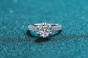 Macro shot of 1-carat moissanite ring with snowflake petals and side diamonds