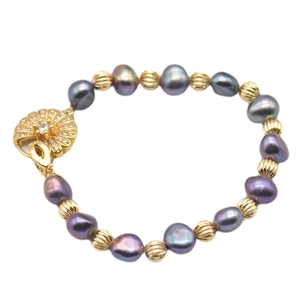Bracelet perles violettes minimaliste avec perles dorées et fermoir éventail sur fond blanc