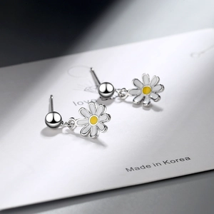 Sweet Korean style daisy stud earrings with white petals and yellow centers in silver finish