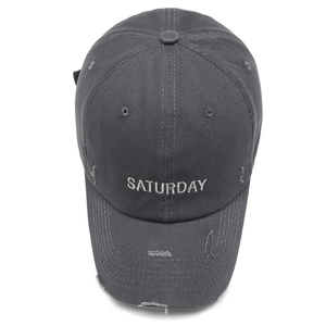 Casquette de baseball délavée gris foncé avec broderie Saturday et détails déchirés