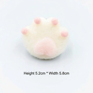Close-up of plush cat paw brooch in white and pink, measuring 5.2cm height and 5.8cm width