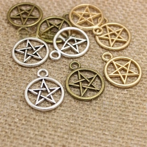 Platte weergave van legering ster hangers in brons, zilver en goud voor DIY sieraden