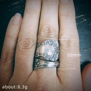 Vintage floral spoon ring for women in silver metal featuring 25mm wide carved flower pattern
