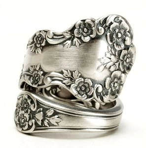 Vintage floral relief spoon ring in matte silver finish for women party jewelry
