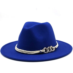 Chapeau fedora en laine bleu roi avec corde tressée blanche et détail de chaîne argentée