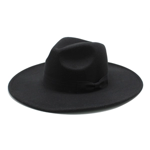 Klassischer schwarzer Wollfilz-Fedora-Hut mit breiter Krempe und dekorativem Schleifenband