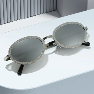 Retro Oval Metal Sunglasses Textured Frame Polarized UV400 Protection Vintage Eyewear For Men And Women