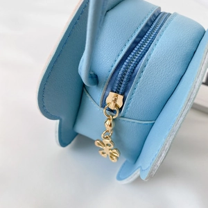 Piccola borsa a fungo in pelle PU azzurra con cerniera a fiore dorata e tracolla mini