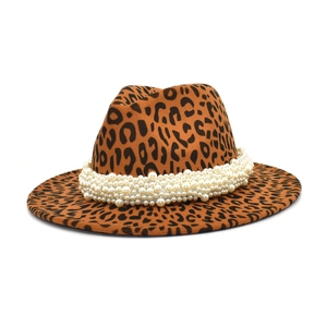 Chapeau fedora léopard élégant avec bandeau de perles multicouches pour femmes