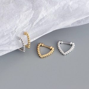 Minimalist S925 sterling silver heart earrings with beaded edge in gold and silver
