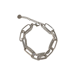 Bracciale a doppia catena in argento con diamanti pavé e design a maglie graffetta