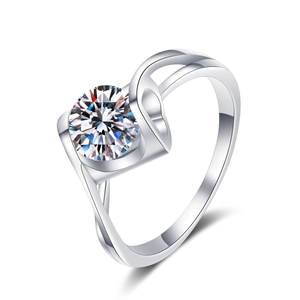 Polished S925 sterling silver ring featuring 1 carat round brilliant cut moissanite stone