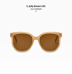 Détail des lunettes de soleil oversize marron gelée avec monture semi-transparente