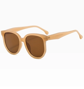 Détail latéral des lunettes de soleil marron translucides avec marquage de certification CE
