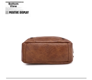 Vue détaillée du fond de sac en cuir grainé marron avec clous de protection