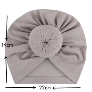 Detaillierte Maßangabe für den hellrosa Turban-Hut mit 22 cm Breite und 19 cm Höhe