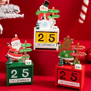 Tre calendari dell'avvento in legno con disegni di Babbo Natale, pupazzo di neve e renna