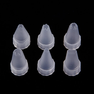Set di 6 beccucci in plastica trasparente con varie punte a stella su fondo nero
