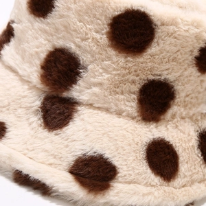Plush polka dot bucket hat for women in beige faux fur with warm winter material