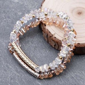 Dreilagiges facettiertes Kristallperlenarmband mit gehämmerten roségoldenen Metallröhren