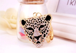 Exquisite rhinestone-encrusted leopard head keychain with gold metal plating and crystal details