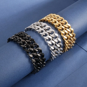 Bracelets gourmettes hip-hop en or, argent et noir sur fond bleu pour hommes