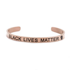 Roségoudkleurige Black Lives Matter open armband van roestvrij staal met gravering