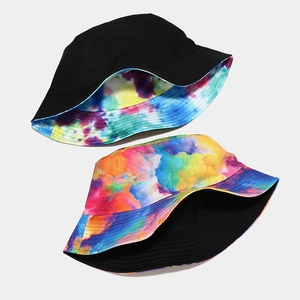 Bob réversible avec motifs tie-dye colorés et noir uni pour protection solaire