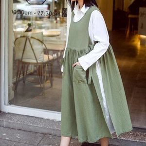 Plus size green cotton linen apron with side ties and pockets for florists and nail artists